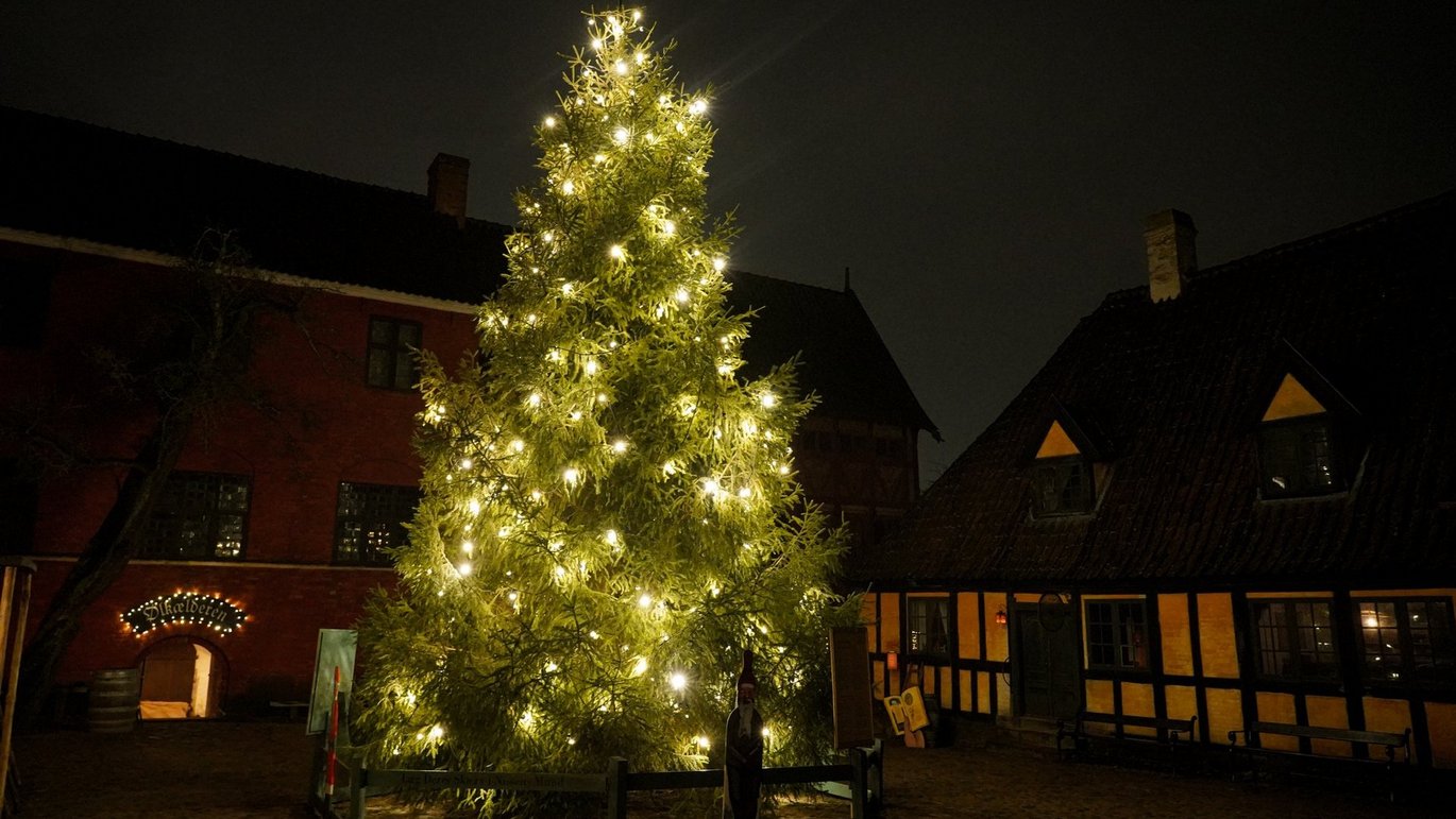 Christmas tree at Den gamle by 